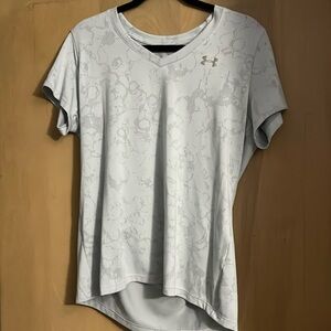 Like new women’s large Under Armour v neck.